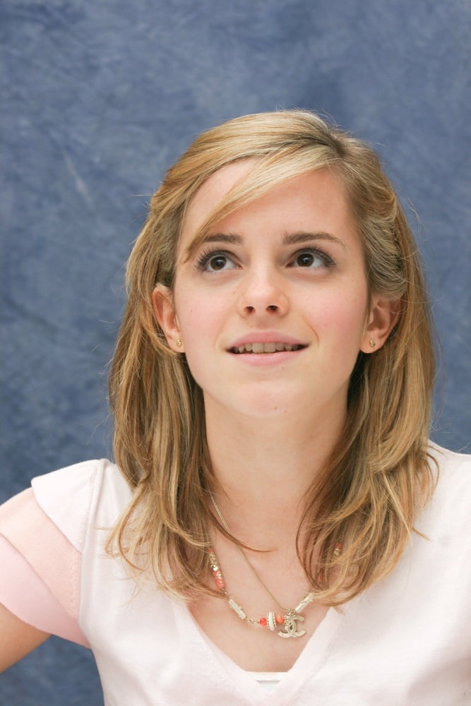 cg2yWIbO Emma Watson 1 05.jpg